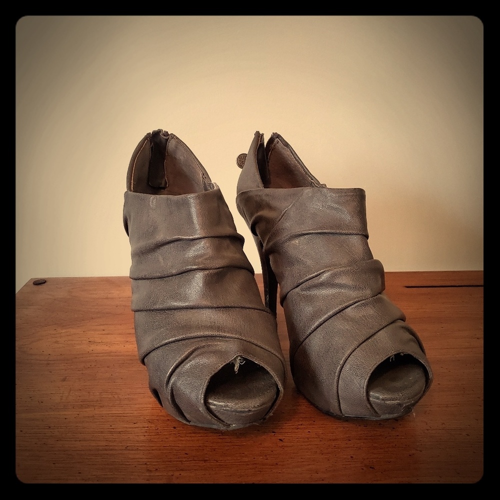 Simply Vera Wang Heels